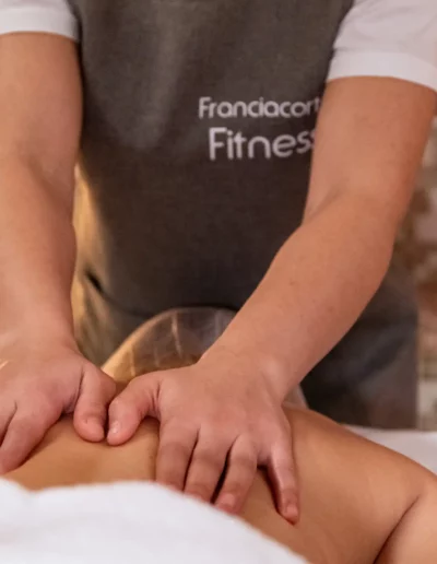 L'immagine mostra il trattamento Top Shape eseguito su una cliente del centro benessere Franciacorta Fitness